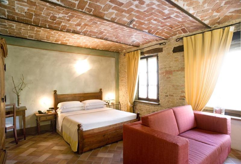 Relais Montemarino Hotel Borgomale Ngoại thất bức ảnh