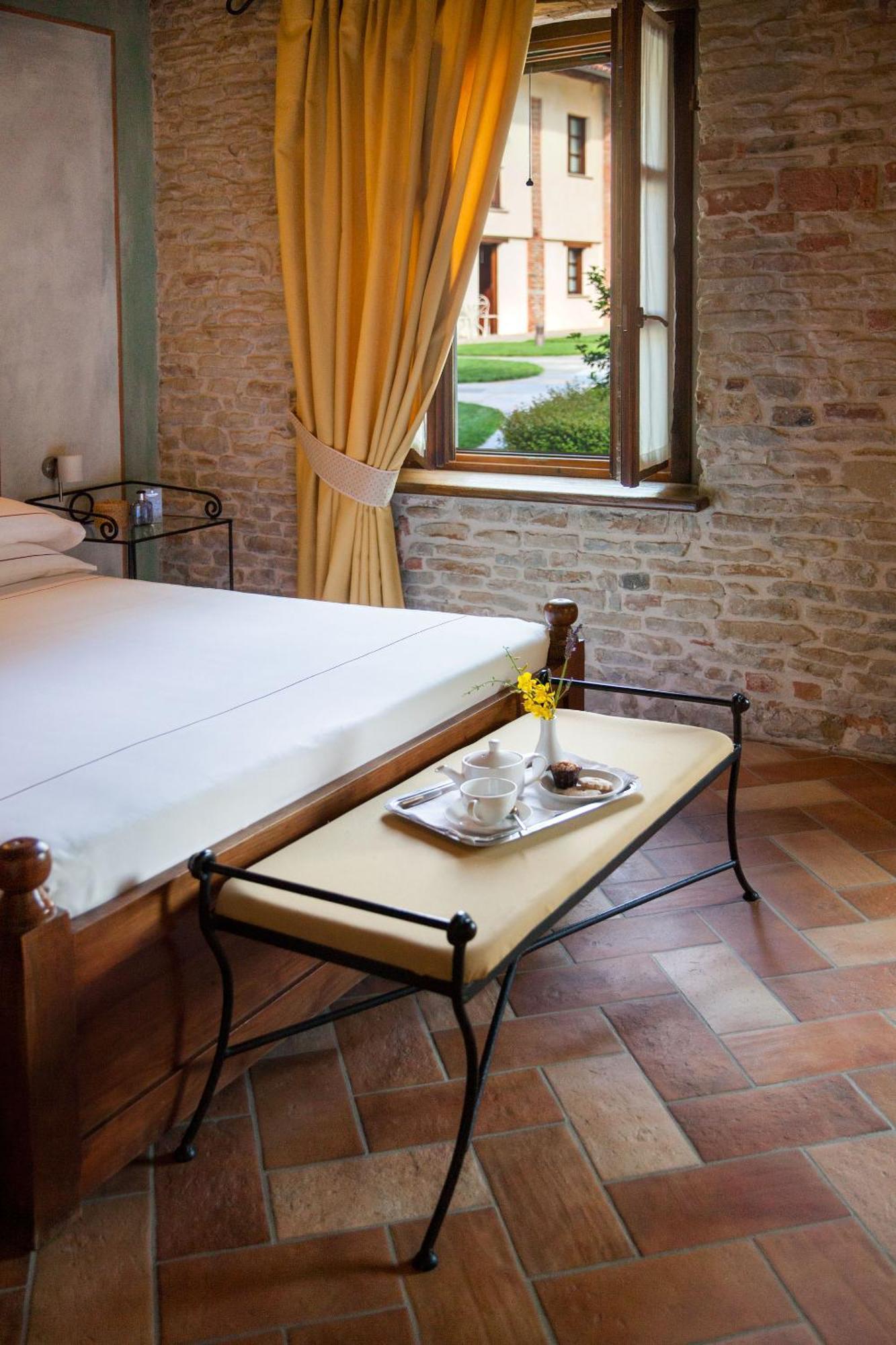 Relais Montemarino Hotel Borgomale Ngoại thất bức ảnh