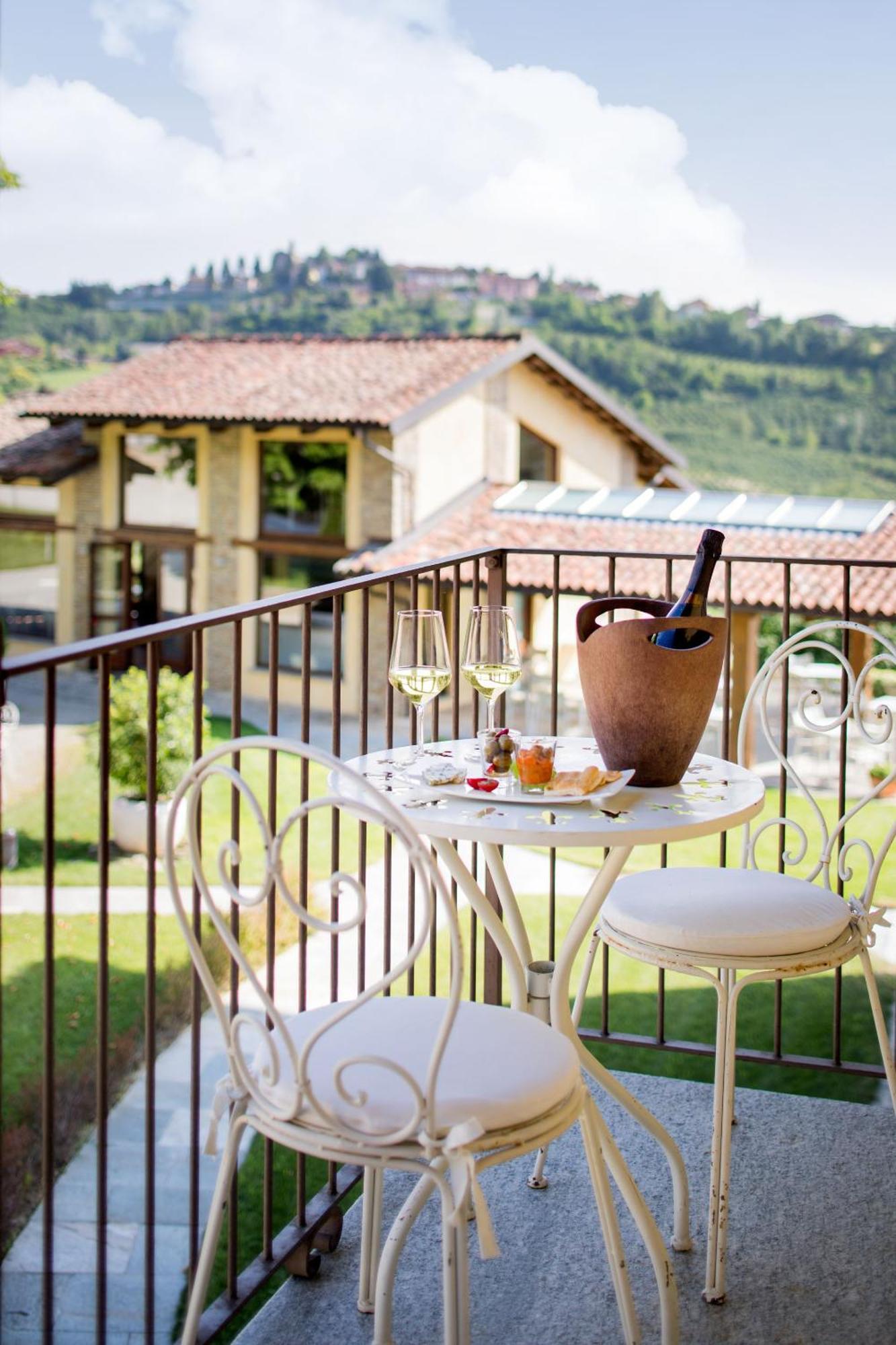 Relais Montemarino Hotel Borgomale Ngoại thất bức ảnh