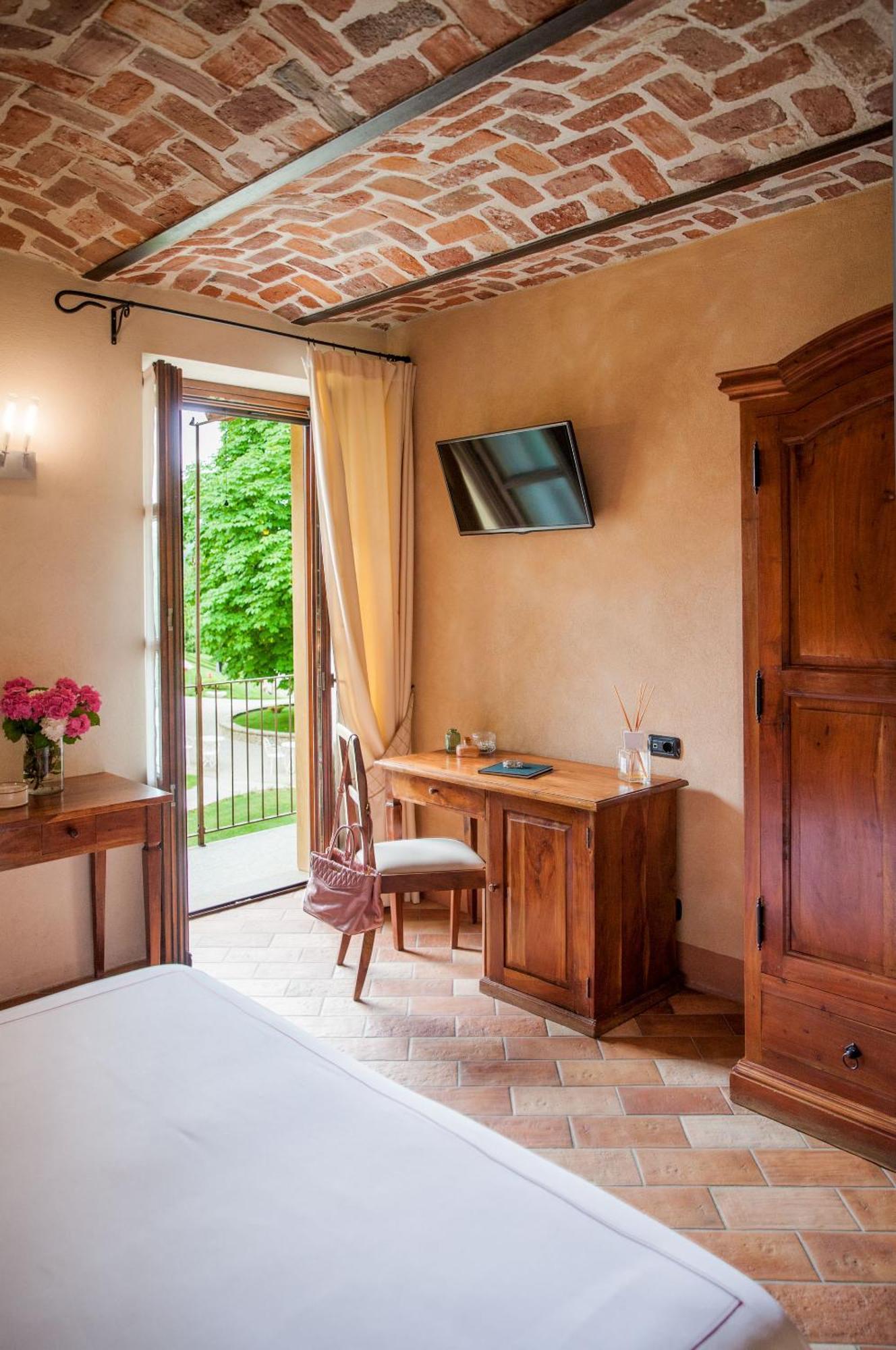 Relais Montemarino Hotel Borgomale Ngoại thất bức ảnh