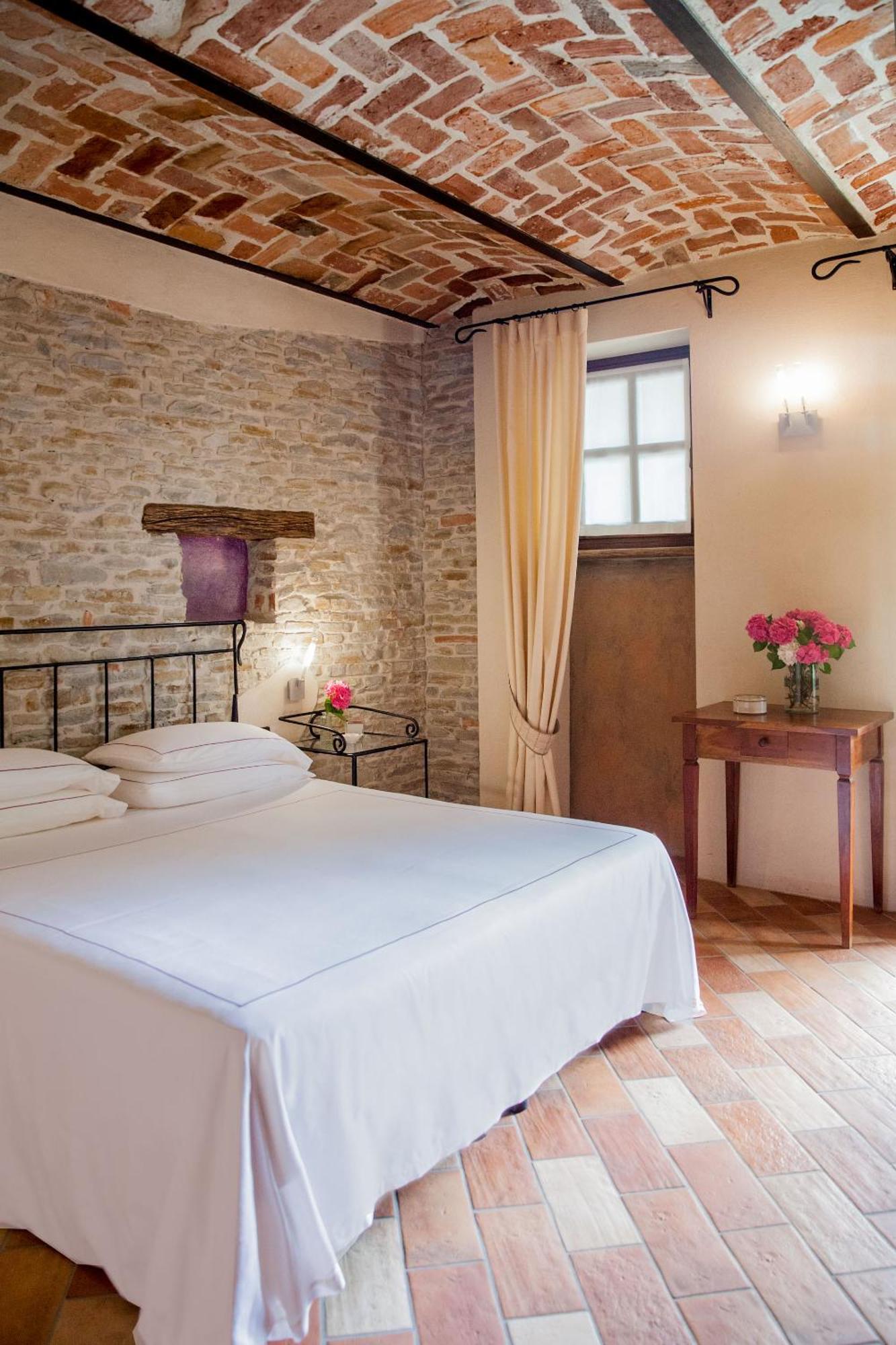 Relais Montemarino Hotel Borgomale Ngoại thất bức ảnh