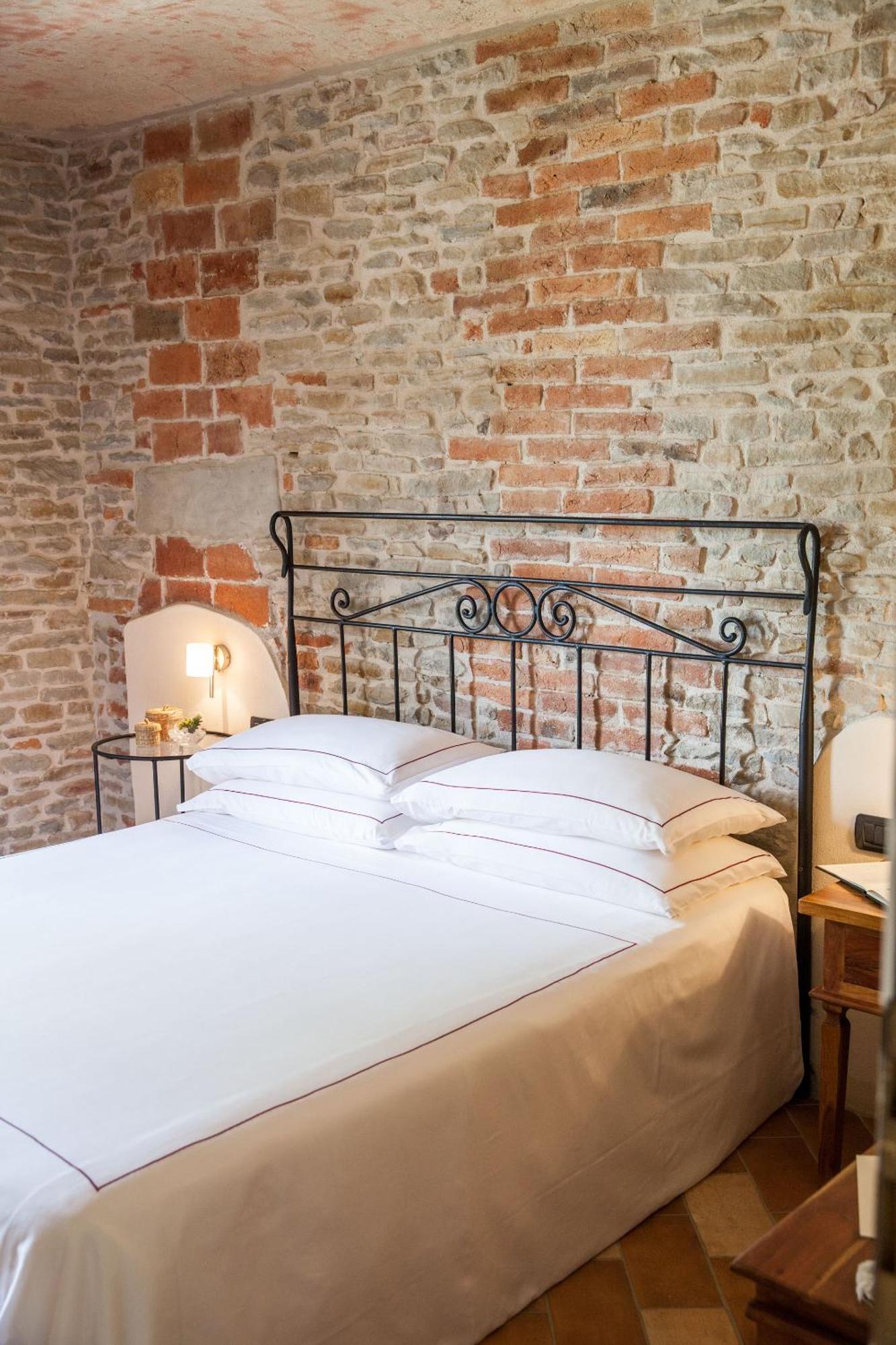 Relais Montemarino Hotel Borgomale Ngoại thất bức ảnh