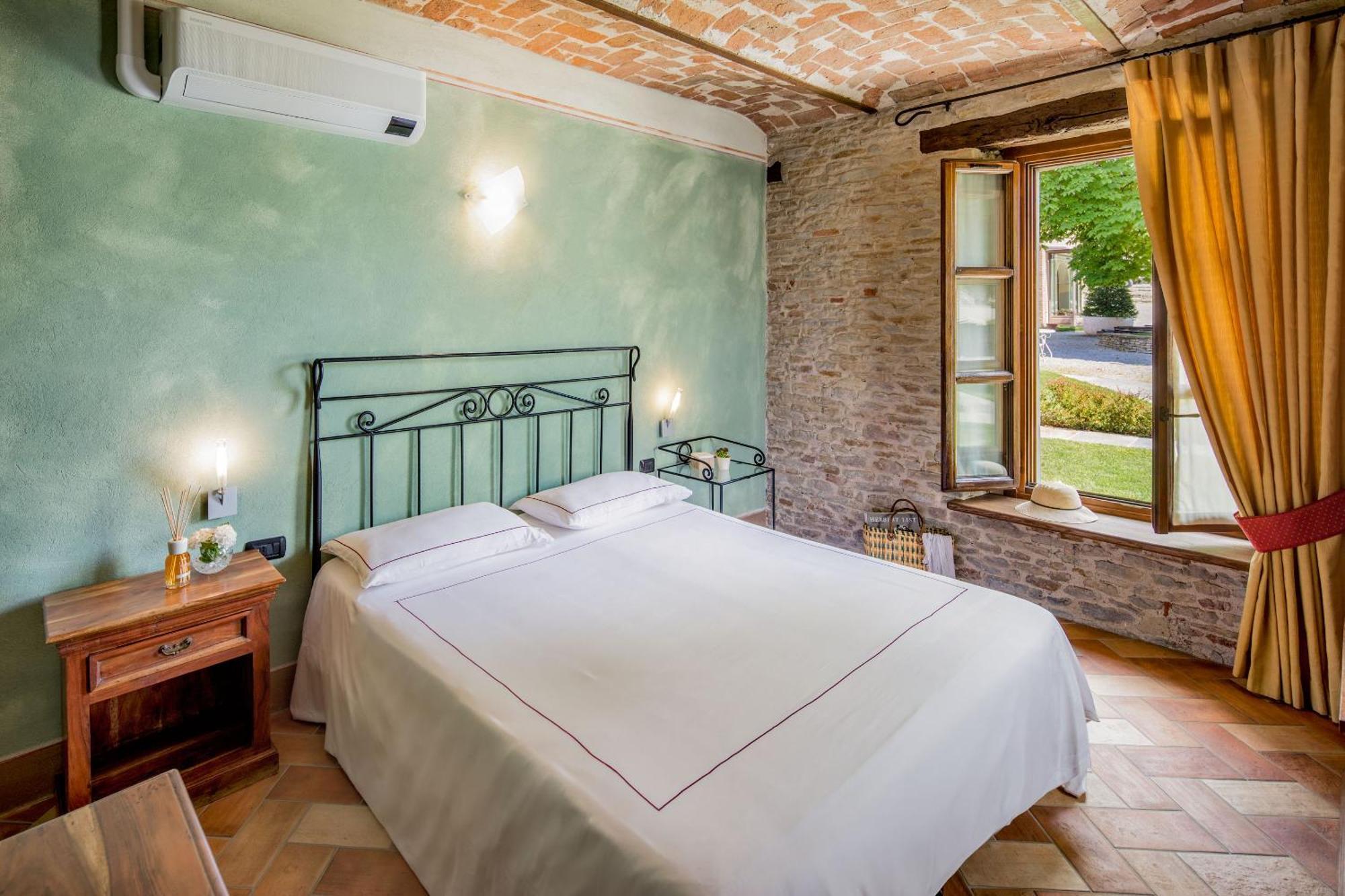 Relais Montemarino Hotel Borgomale Ngoại thất bức ảnh