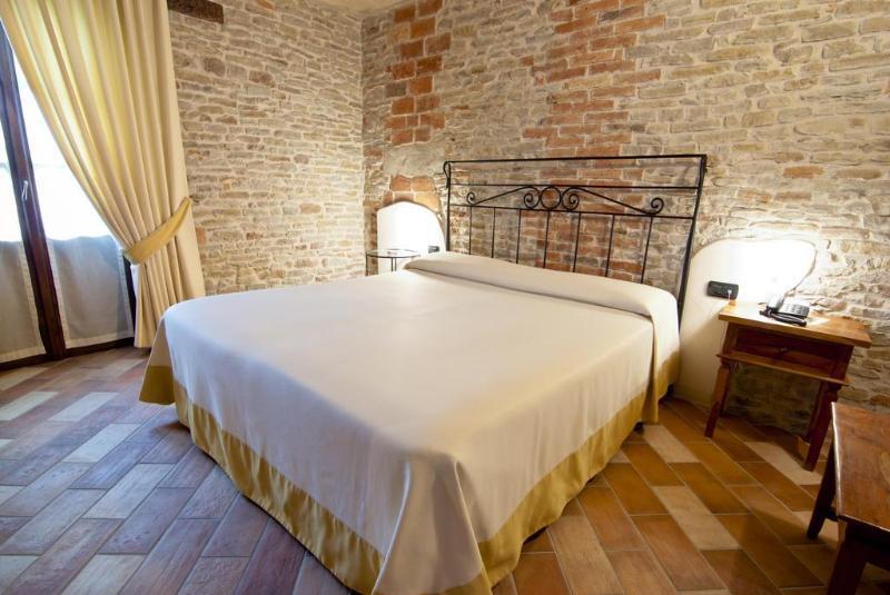 Relais Montemarino Hotel Borgomale Ngoại thất bức ảnh
